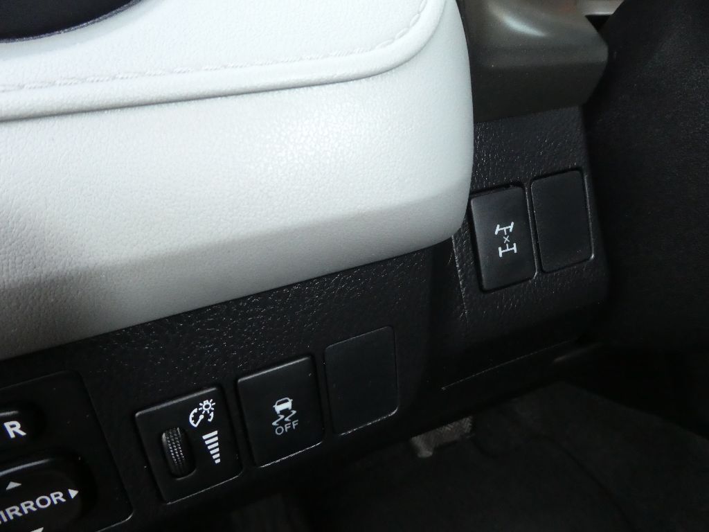 Traction control and 4x4 button