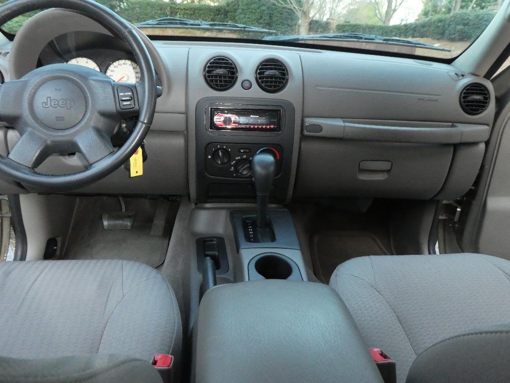 2004 Jeep Liberty Sport - Photo 11