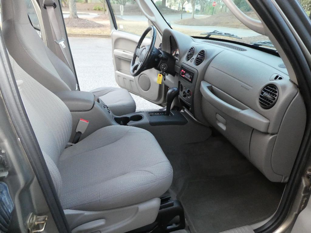 2004 Jeep Liberty Sport - Photo 7